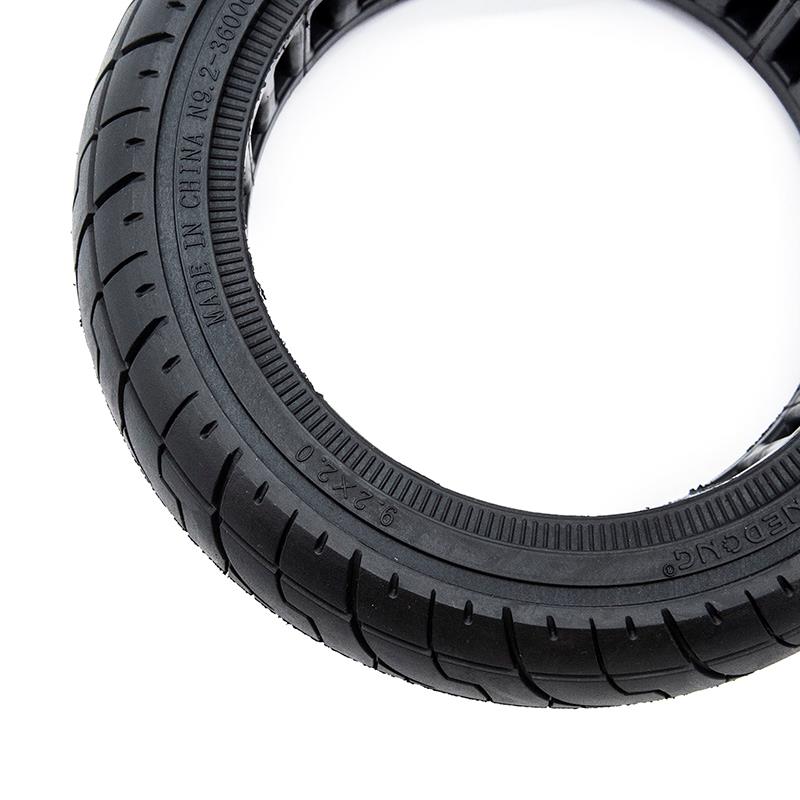 Pneu plein ultraléger 9,2x2 - ligne noire [Ewheel]